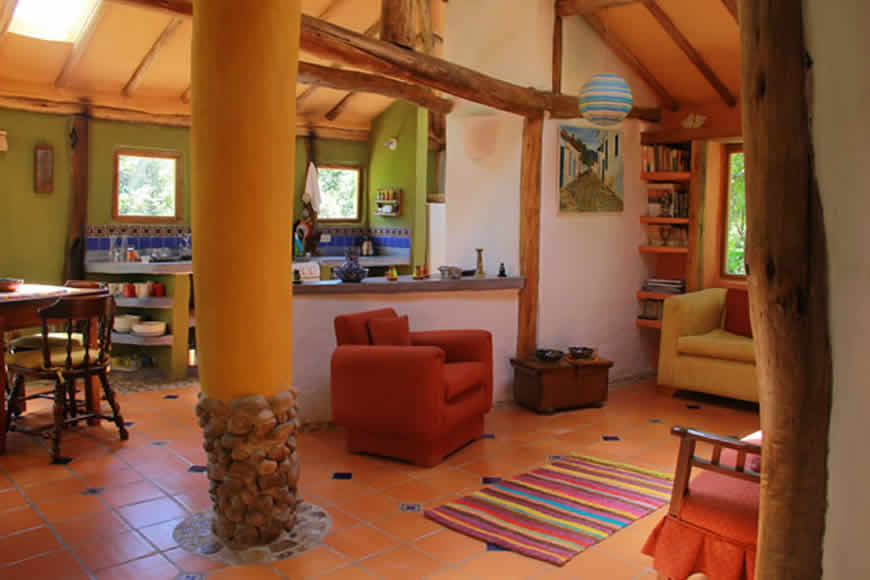 Sala y cocina casa la colorada en Villa de Leyva