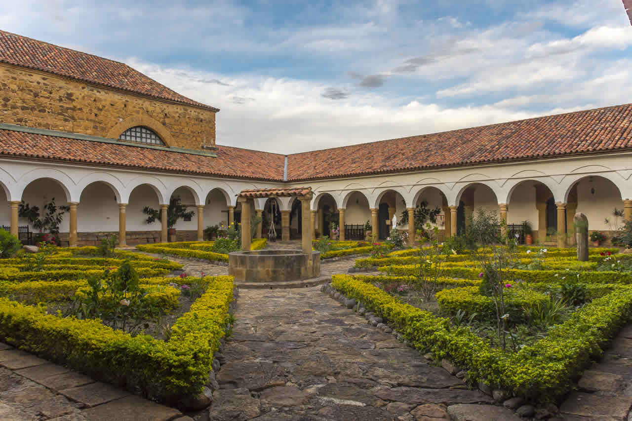Patio central del convento Santo Ecce-Homo de Villa de Leyva